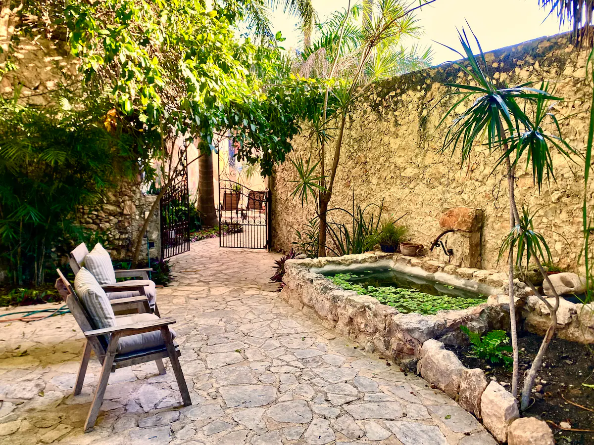 The Mérida Gallery House Backyard Image 2